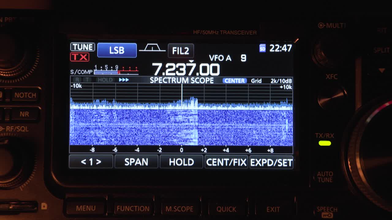 HF Transceiver Spectrum Scope Displaying 7.237 MHz Signal