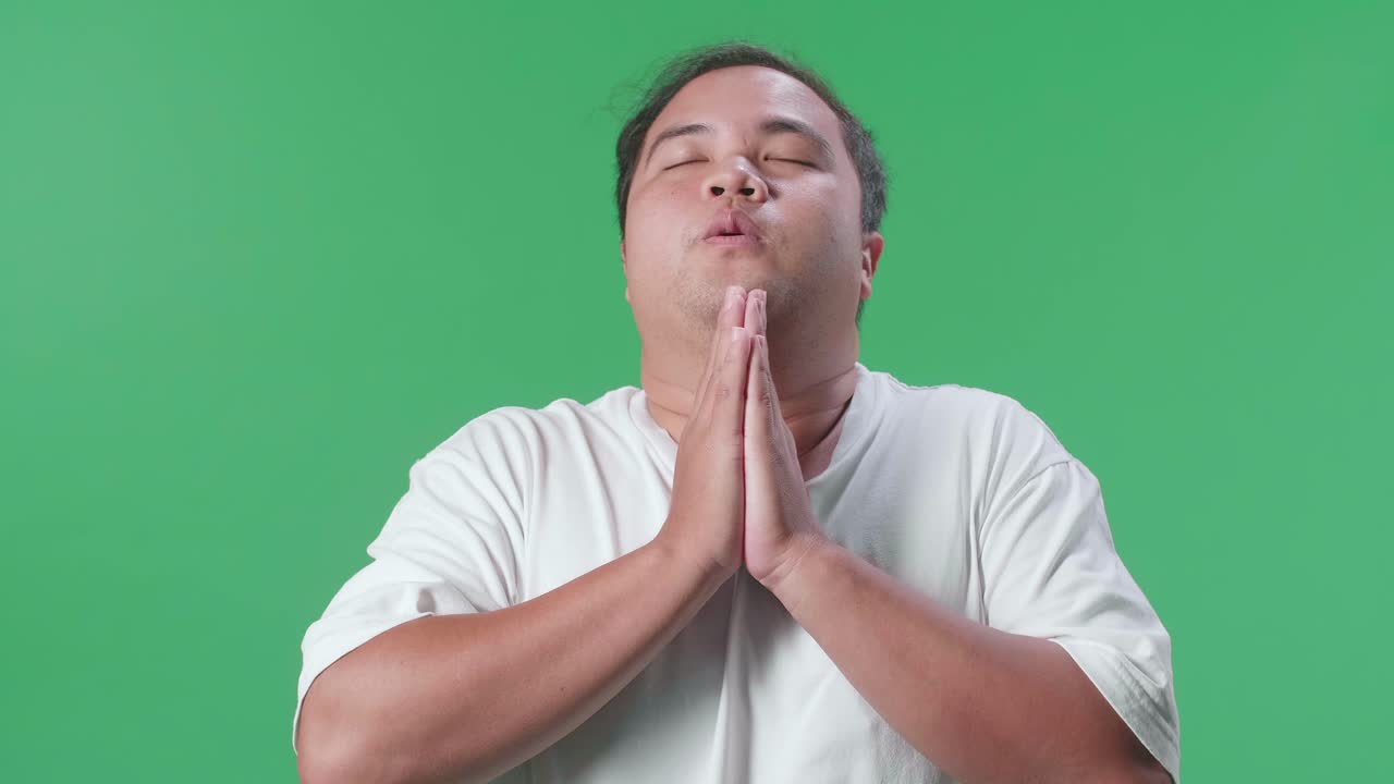 기도하고 축하하는 사람