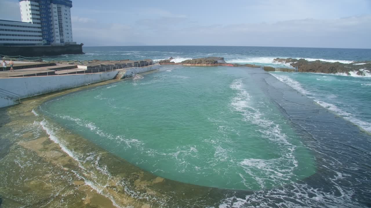 테네리페의 해안의 매력: 바가 절벽과 조용한 해변