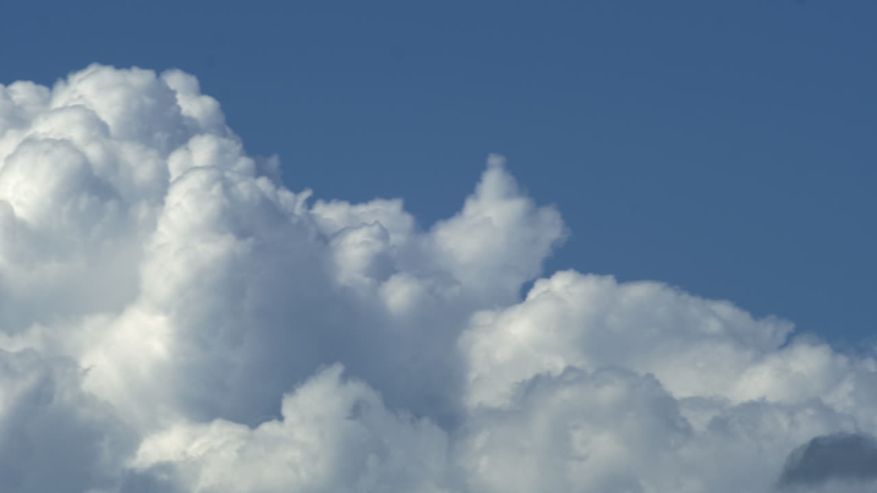 cumulus time lapse that moves with the wind