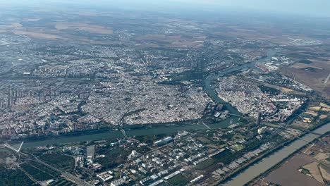 POV-Luftaufnahme-Der-Stadt-Sevilla-In-Spanien