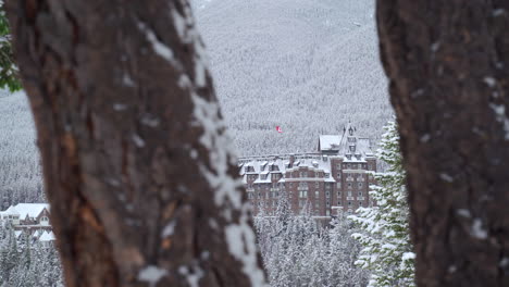 Snowy-resort-hotel-castle-in-the-canadian-rocky-mountains-in-Banff,-Alberta