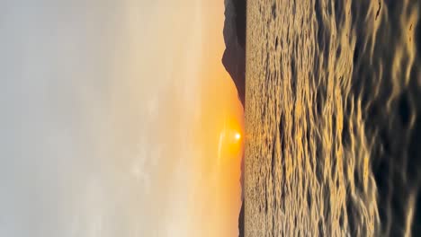 Beautiful-golden-sunset-over-the-Adriatic-Sea-in-Dubrovnik,-Croatia