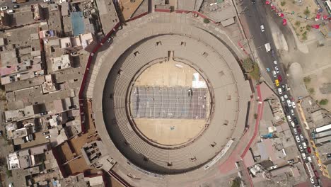 video aéreo de la plaza de toros de acho, el anillo de corrida de toro de acho. el más antiguo de américa en lima peru. video del centro de lima.