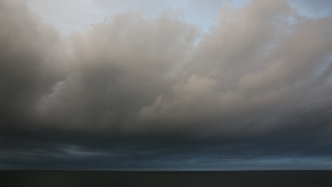 바다 위의 강력한 폭풍의 4k 시간 경과, 호주 시드니