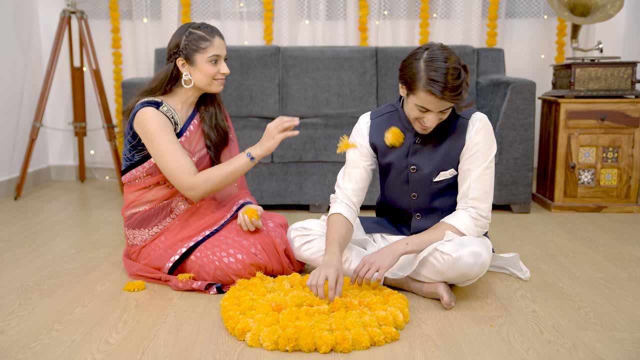 Indisk par der forbereder sig til Diwali