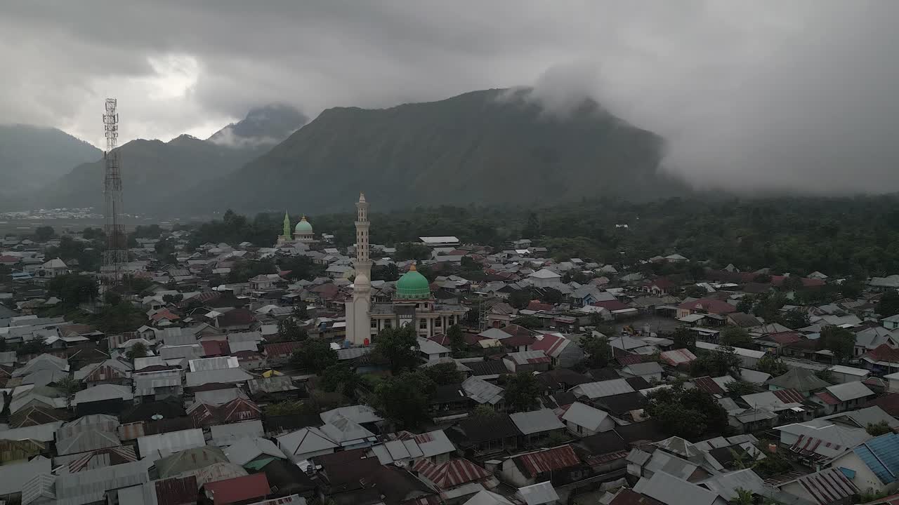 mezquita ittihadul islam lawang en el nublado sembalun, lombok