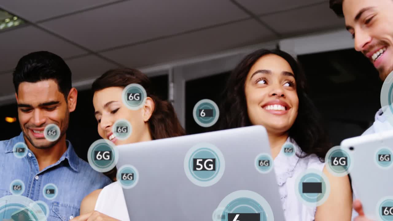 animación de textos 6g sobre diversas personas de negocios que utilizan la tecnología.