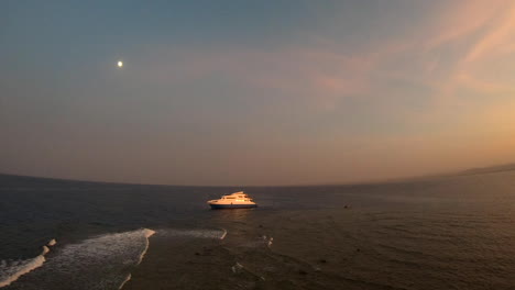 Toma-Aérea-De-Drones-Para-El-Arrecife-De-Coral-Del-Mar-Rojo-En-La-Península-Del-Sinaí-Y-Las-Islas-De-Arrecifes-De-Coral-En-La-Puesta-De-Sol-En-El-Mar-Rojo-En-4k-Y-50-Fotogramas