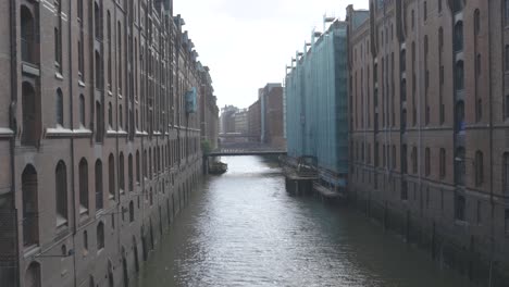 A-Nice-Quite-Morning-In-The-Hamburg-Hafen,-Hamburger-Hafen,-Hafen-City-In-Germany