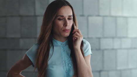 Businesswoman-talking-on-smartphone-on-street.-Woman-calling-on-cellphone