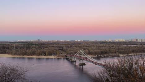 Kyiv-Ucrania-Horizonte-Puesta-De-Sol-Sobre-El-Río-Dnieper