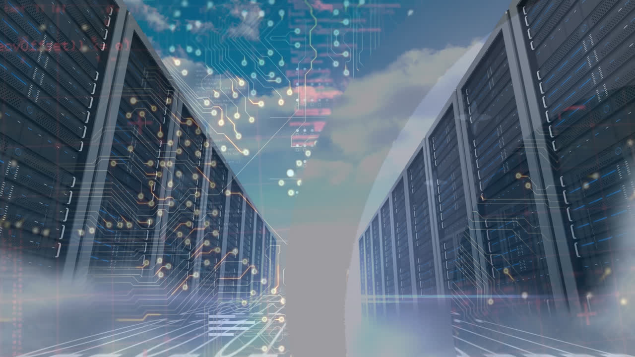 Animazione di elaborazione dati e connessioni di microprocessori su server informatici e nuvole nel cielo