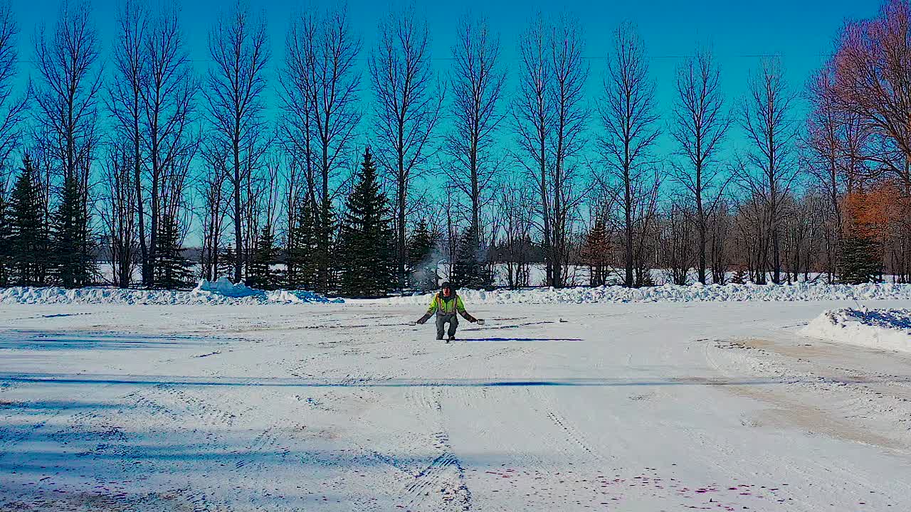 외부에서 -50일 때 끓는 물은 즉시 상태를 변경하여 매우 멋진 효과를 생성합니다.