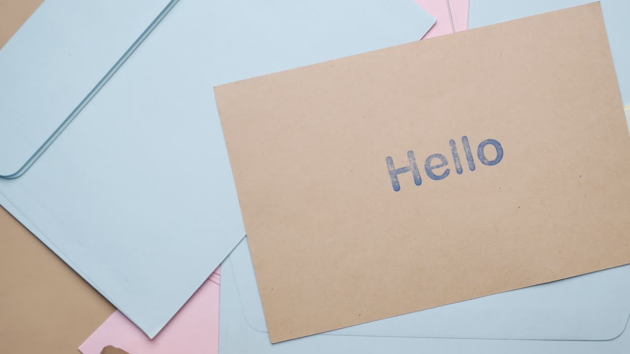 приветственное сообщение на картонном конверте