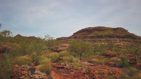 Kimberley-Looma-Camballin-Rote-Felsen-Drohne-Luftaufnahme-Westaustralien-Outback-Aborigine-land-Trockenzeit-Nördliches-Territorium-Faraway-Downs-Under-Broome-Darwin-Fitzroy-Crossing-Aufwärtsbewegung-