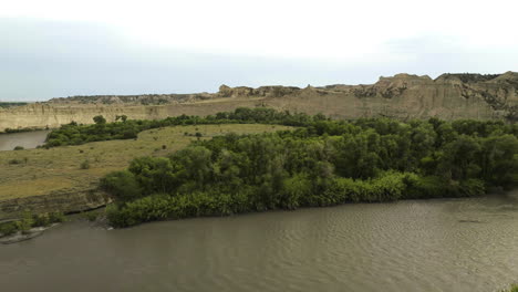 Alazani-river-basin-below-cliffs-of-Vashlovani-nature-reserve,-Georgia