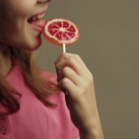 girl with lollipop candy
