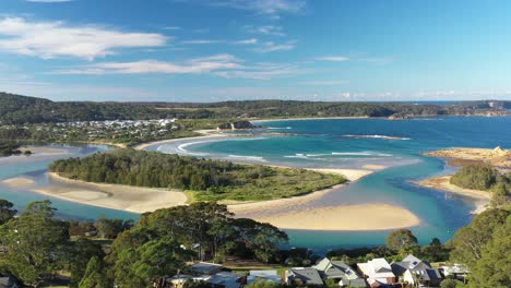 Eine-Ausgezeichnete-Luftaufnahme-Der-Wellen,-Die-An-Den-Stränden-Von-Tomakin-New-South-Wales-Australia-Plätschern-1