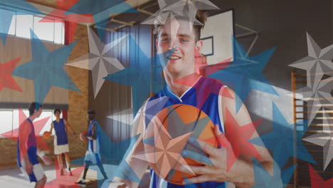 diseño de patrones de iconos de estrellas contra un jugador de baloncesto masculino caucásico con baloncesto en la cancha