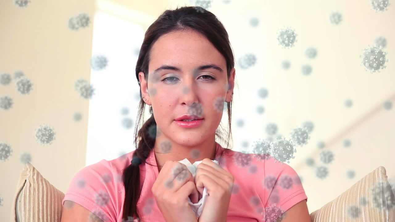 코로나 19 세포의 애니메이션 병든 여성이 조직을 사용하여 코를  ⁇ 고 있습니다.