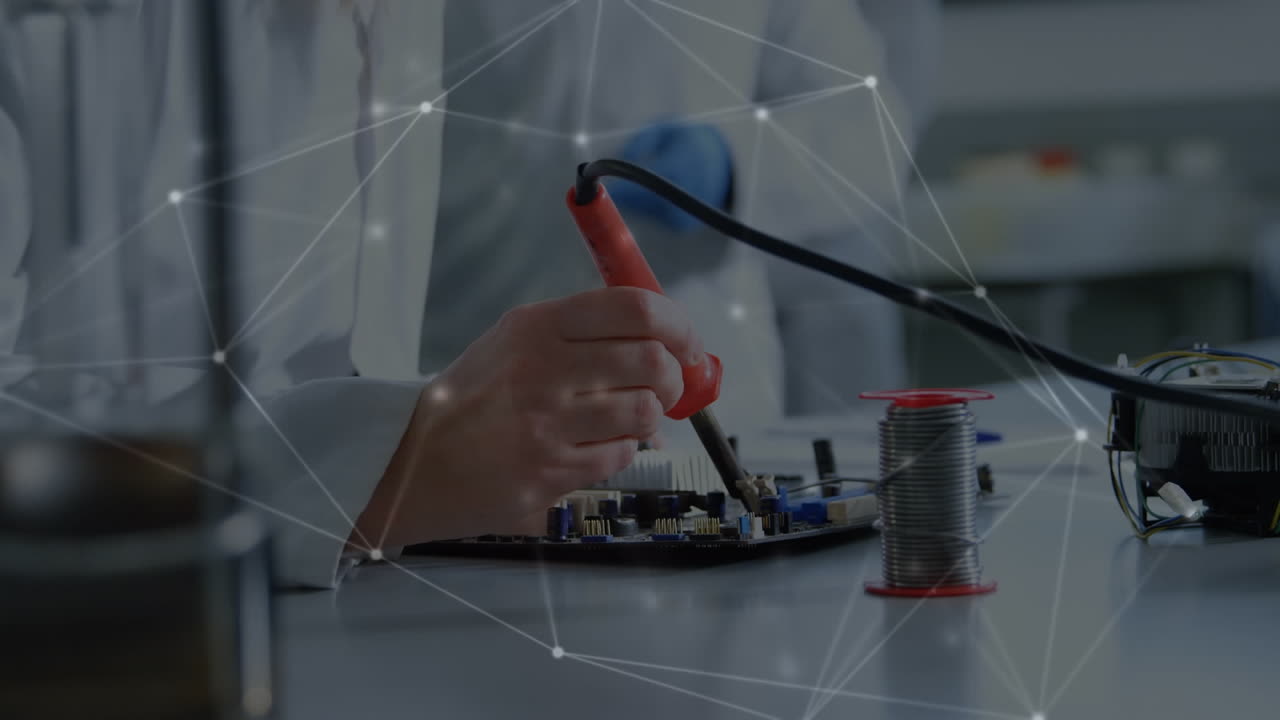 animación de la red de conexiones sobre la mujer científica caucásica en el laboratorio