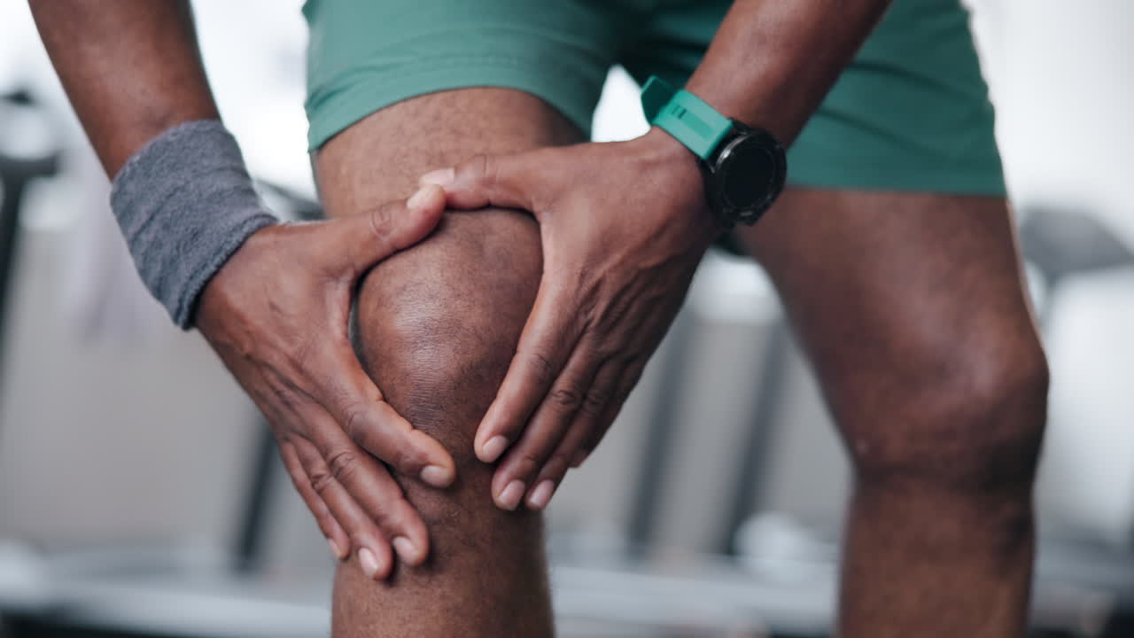 hombre con dolor de rodilla