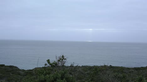 Rayo-De-Sol-Sobre-El-Océano-Pacífico-En-Big-Sur