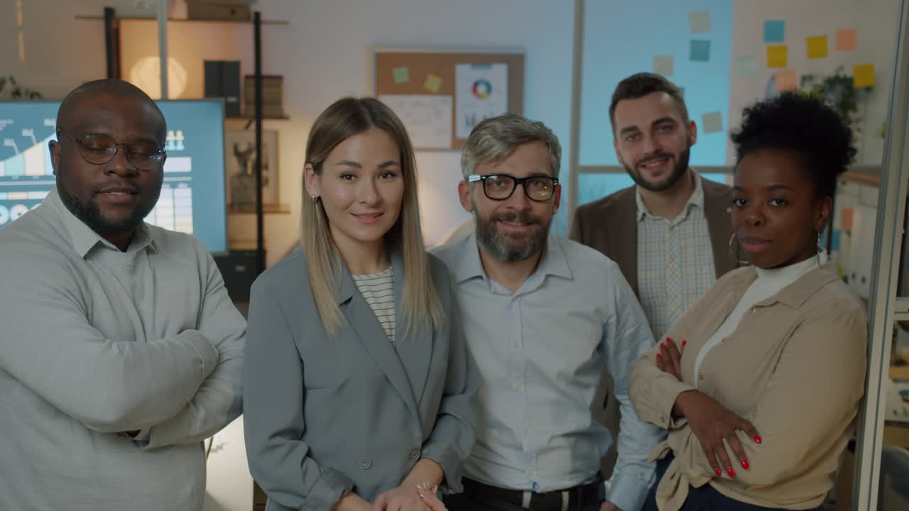 retrato del equipo en una oficina moderna