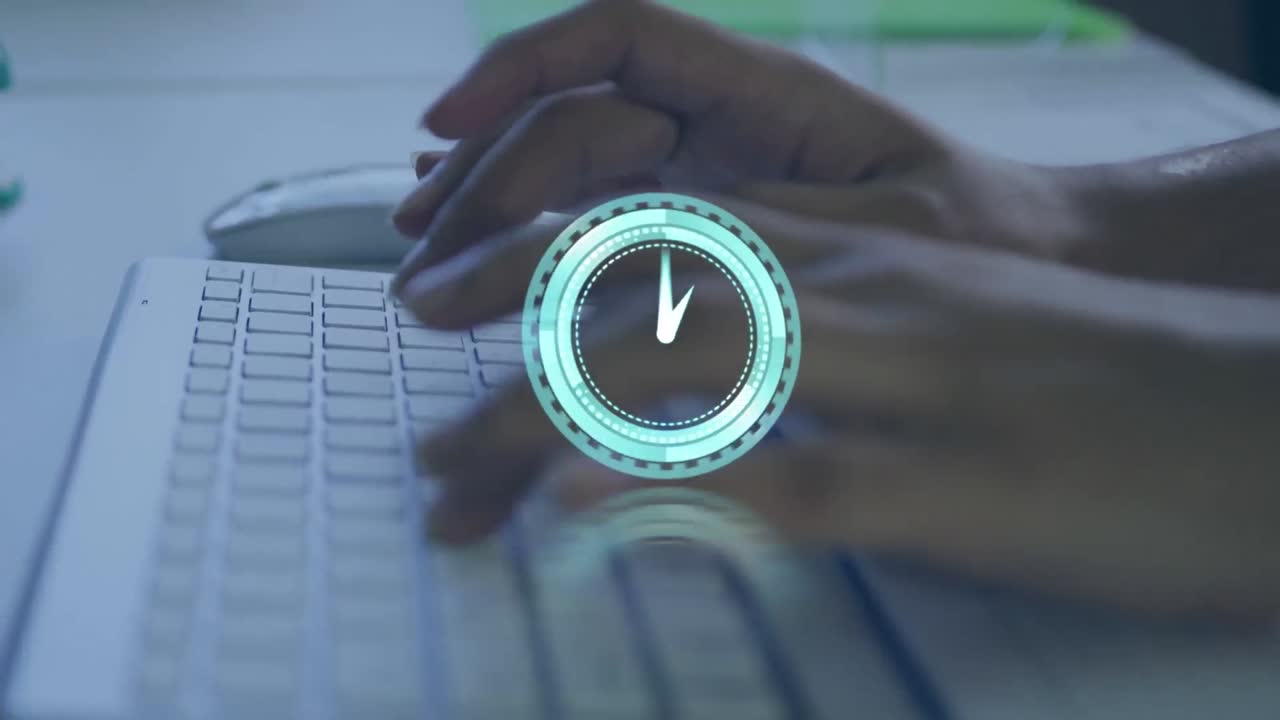 animación de un reloj moviéndose sobre las manos de un hombre biracial usando una computadora portátil