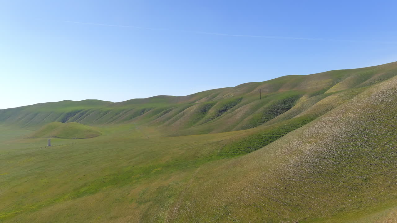 캘리포니아 중앙 계곡 언덕의 시골 공중 전경