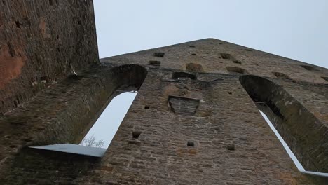 las ruinas de pirita convet en tallin, estonia