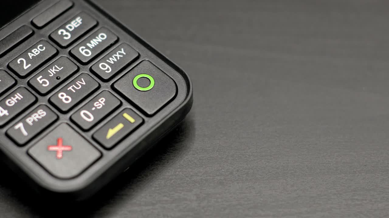 el comprador hace el pago con tarjeta de crédito. introduzca el código pin