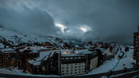 Day-to-night-time-lapse-of-the-Avoriaz-ski-resort-in-Savoie,-French-Alps,-with-clouds-and-fog-passing