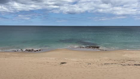 Paisaje-Tranquilo-De-Una-Playa-De-Arena-Blanca-En-Bunbury,-Australia-Occidental