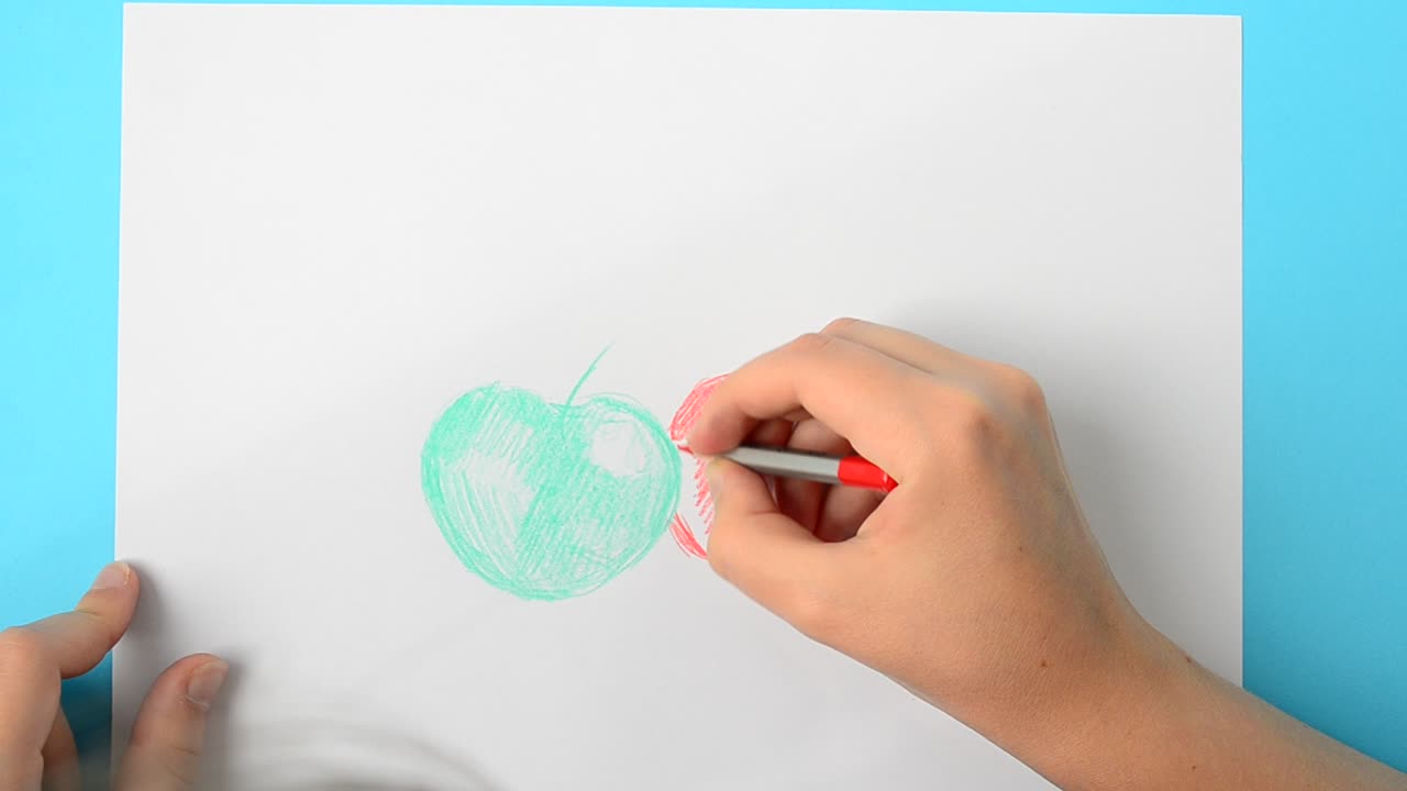 Draw apples. The child draws the picture