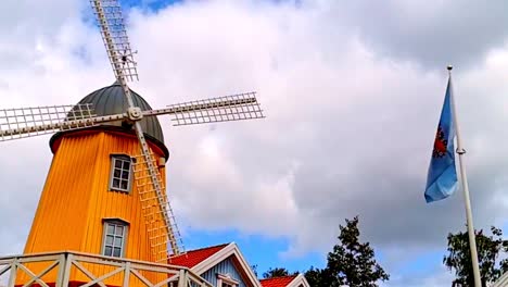 Antiguo-Molino-De-Viento-De-Madera-En-Suecia,-Escandinavia