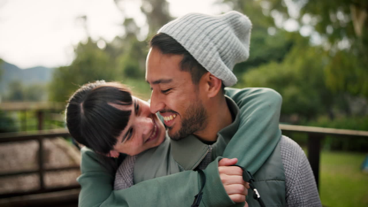 사진, 여행, 공원에서 커플의 포옹