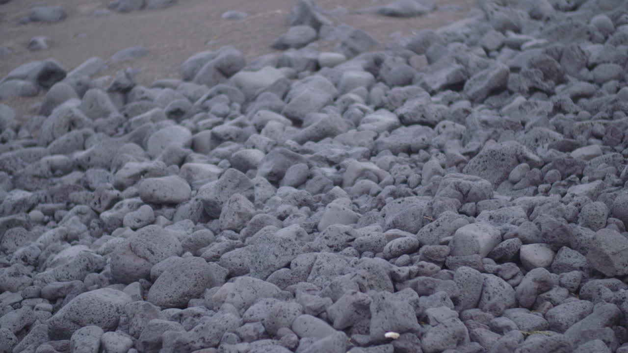 이 풍경 영상으로 아이슬란드의 거친 아름다움을 경험하세요