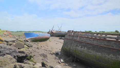 Old-shipwrecks-reveal-in-slow-motion-at-Fleetwood-Docks,-Lancashire,-UK