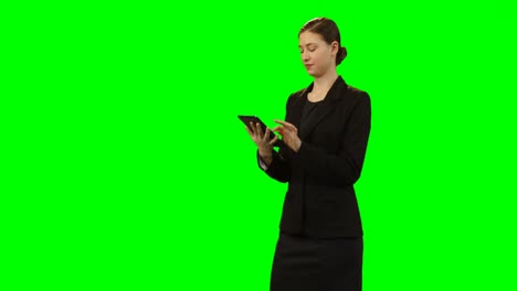 hermosa mujer de negocios usando una tableta digital