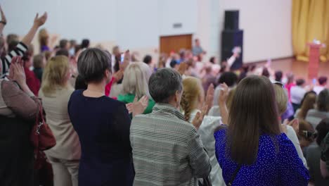 applause in a large hall