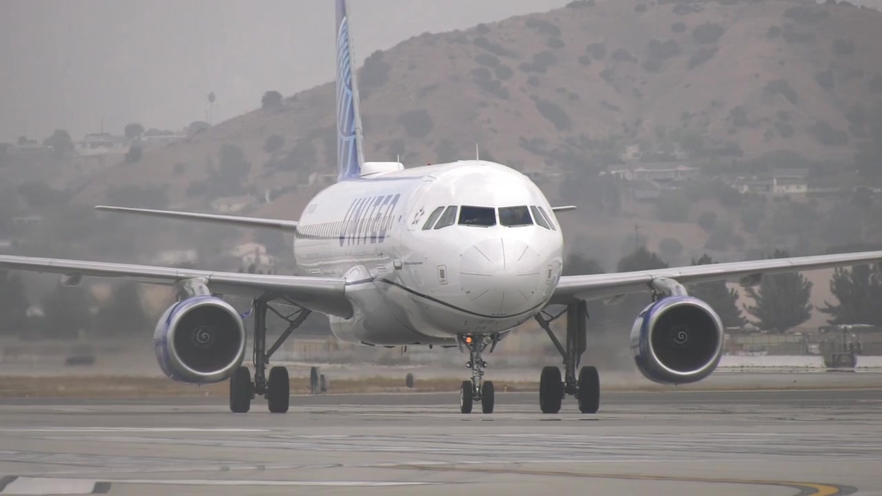 United Airlines Airbus A320 Kalkışa Hazırlanıyor