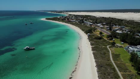 Hermoso-Océano-Turquesa-Y-Playa-De-Arena-Blanca-En-La-Costa-De-Lancelin---Australia