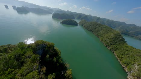 Islas-Escénicas-En-El-Parque-Nacional-Los-Haitises-En-República-Dominicana---Fpv-Aéreo