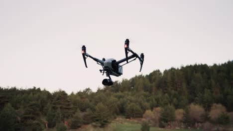 Drohne-Fliegt-Im-Wald