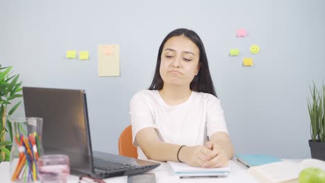 estudiante que sufre del síndrome de agotamiento.