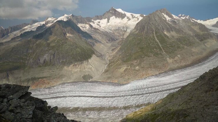 Scenic view of the Aletsch glacier and surrounding mountains on the swiss side of the Alps