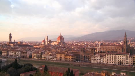 Zeitwolken-Ziehen-über-Florenz-Italien