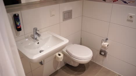 hotel bathroom with white tiles and clear design in a hotel in germany